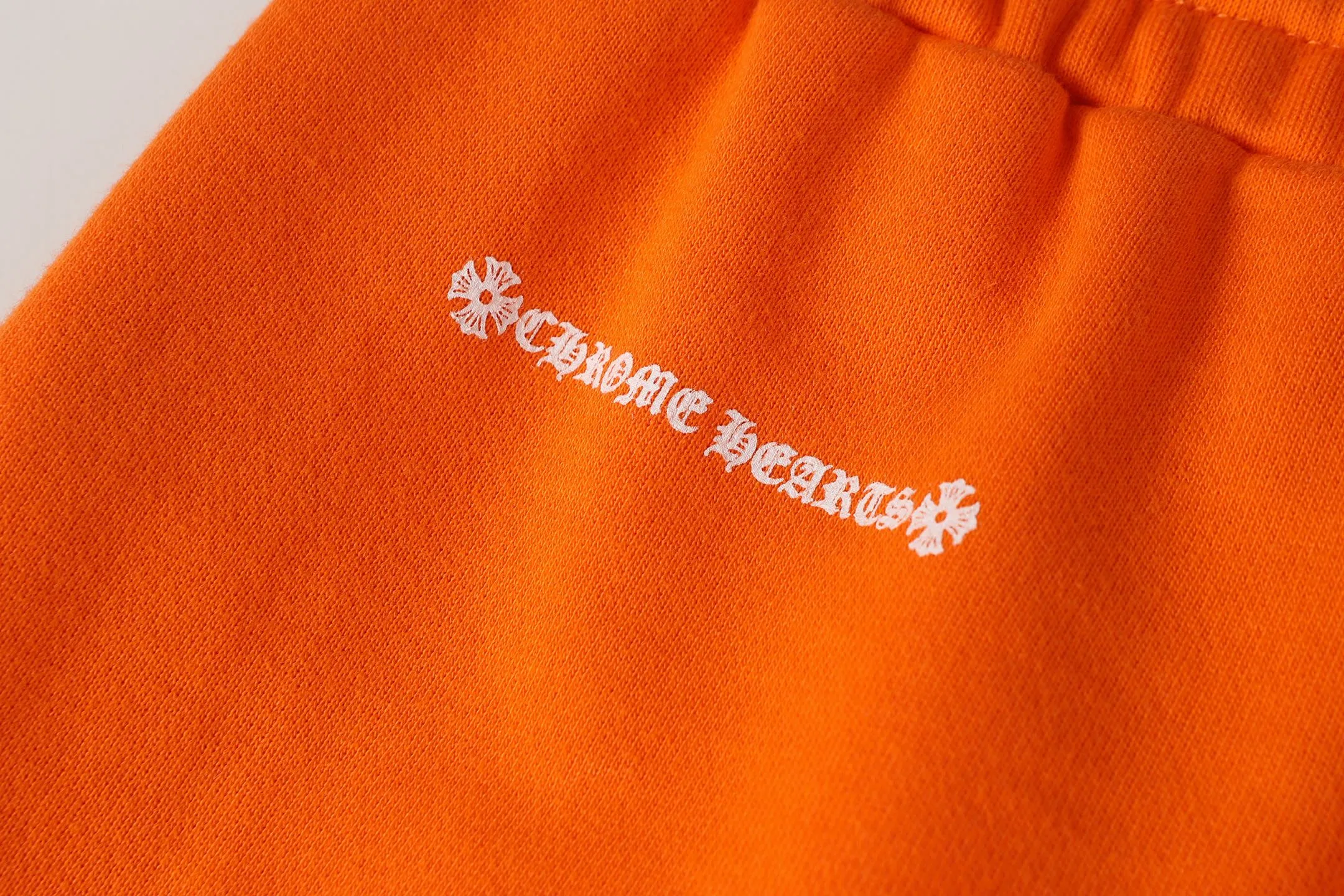 P270 #W5009 model, cross-border running quantity, please do not place an order if you pursue quality - Chrome Hearts/Chrome Heart Sanskrit Graffiti ✍️ Printed trousers, casual pants and sweatpants - High weight, high density and high quality. The wool is soft, delicate and skin-friendly. It feels soft and silky. It has excellent warmth and skin-friendly properties. - Custom-woven and custom-dyed, no color difference. No matter the fabric or workmanship details, it beats the ordinary version on the market. -Colour: Orange -Size: S M L XL
